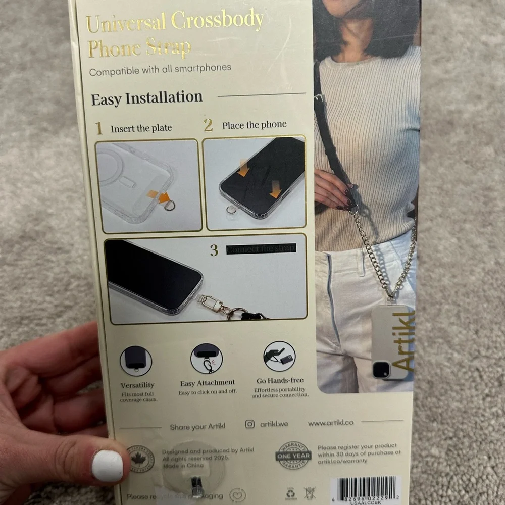 Universal crossbody phone