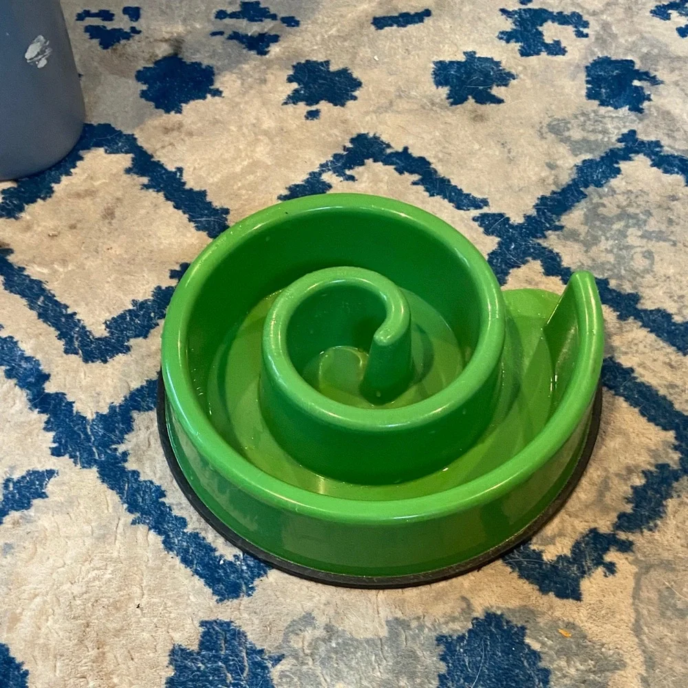 N/A eating feeder slowing