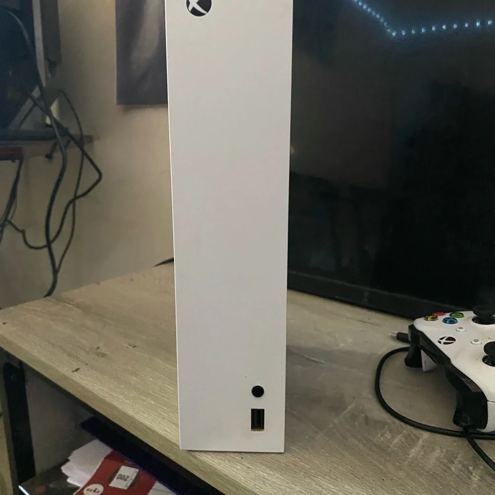 N/A sleek white