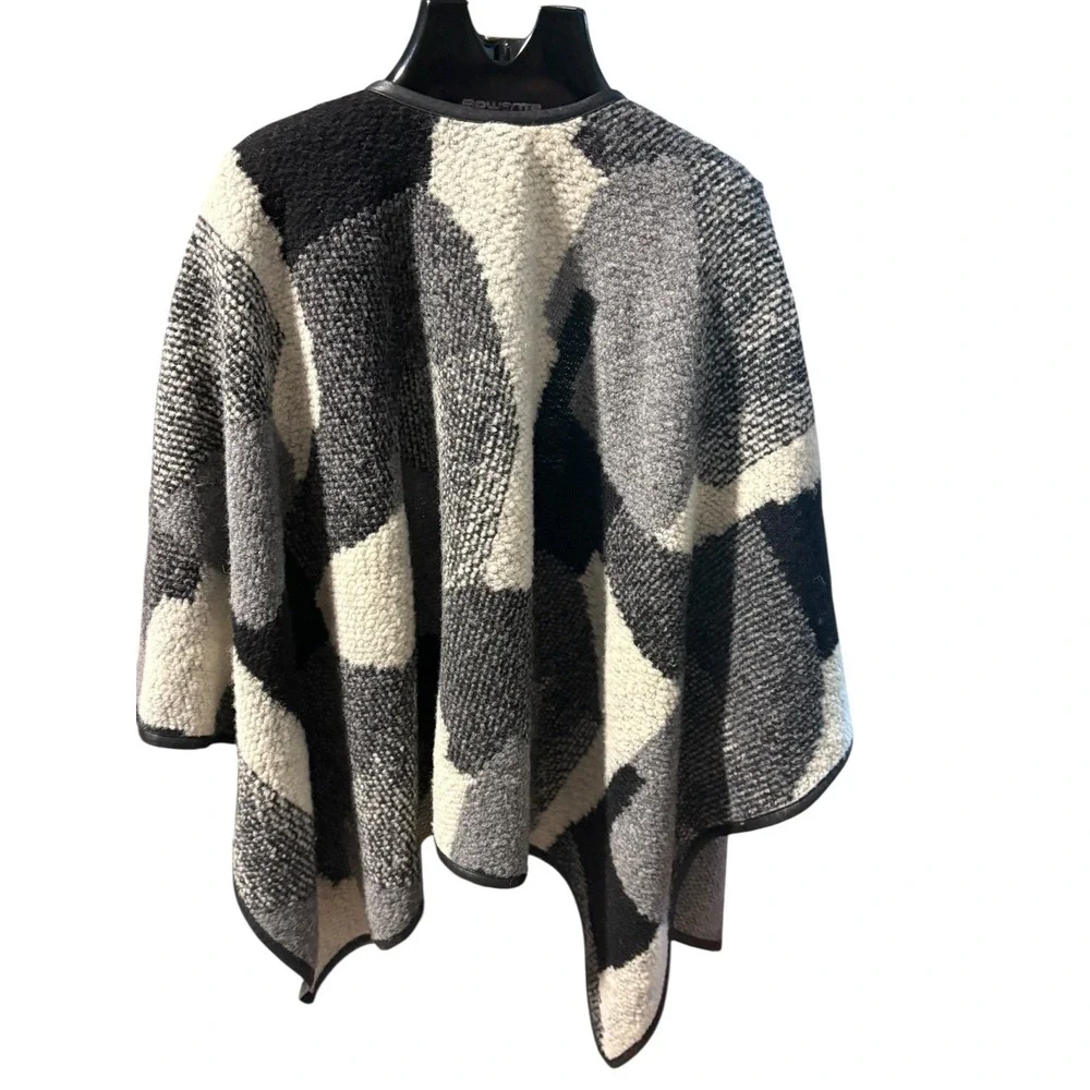 BCBGMaxAzria gently pre