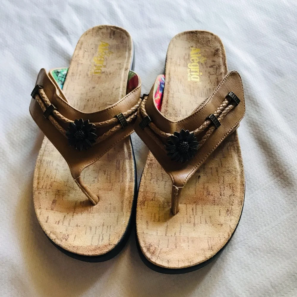 Alegria Women's Tan Sandals