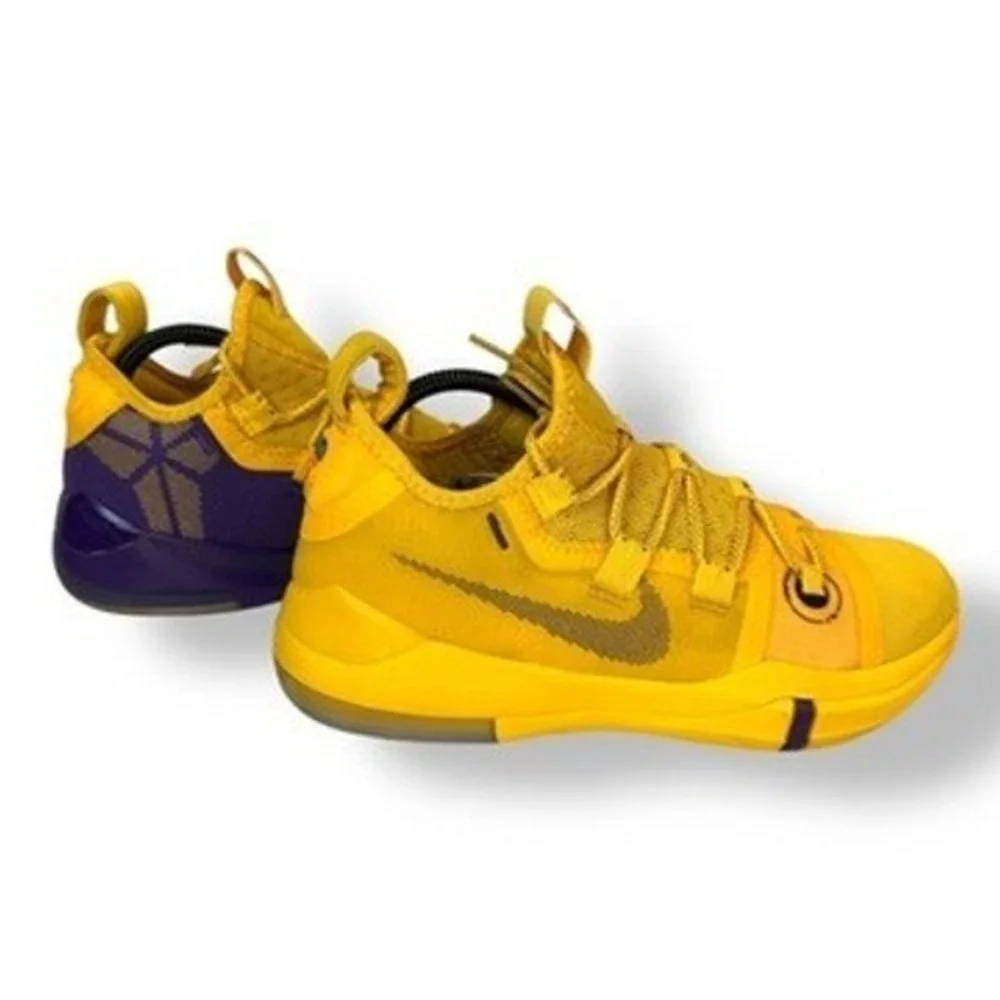 Nike distinctive athletic
