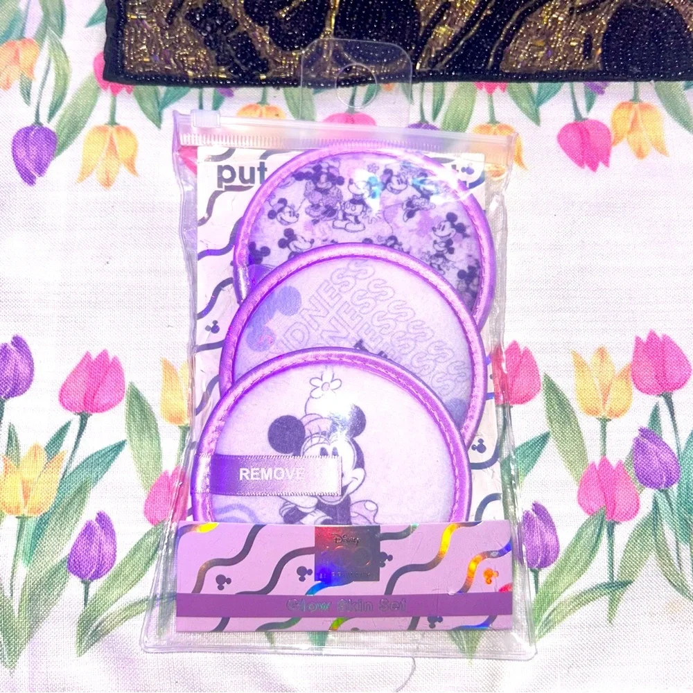 Disney Minnie Mouse reusable makeup remover pads .