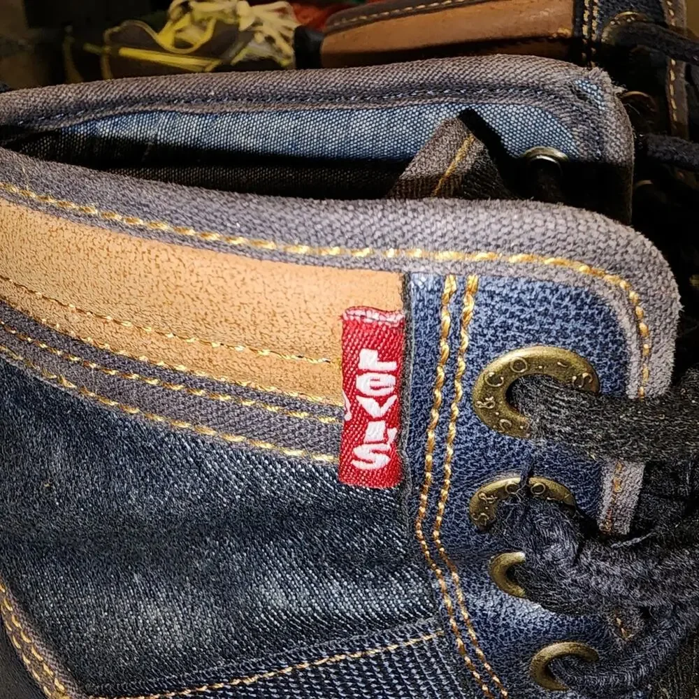 Levis excellent used