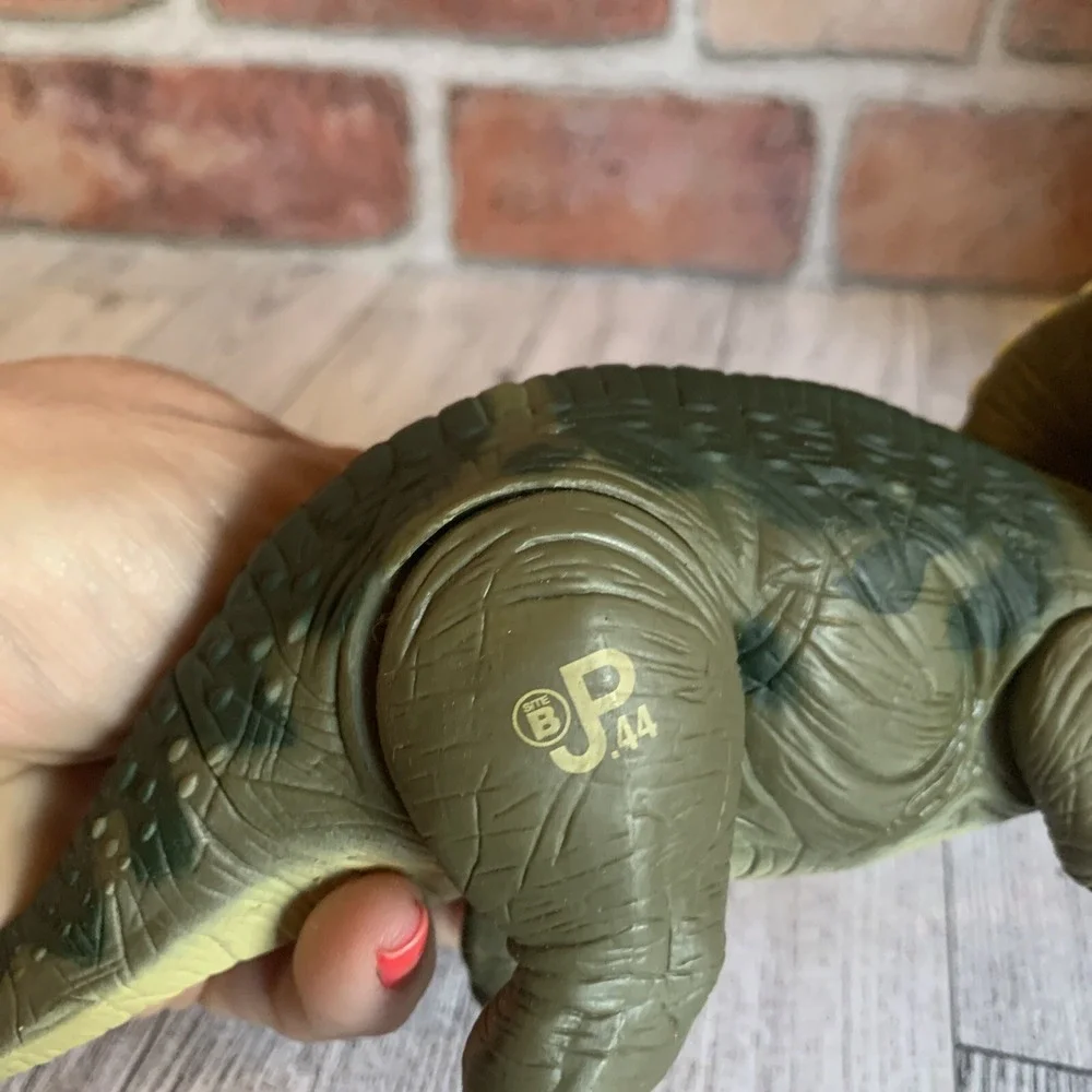 Hasbro triceratops shipped ground
