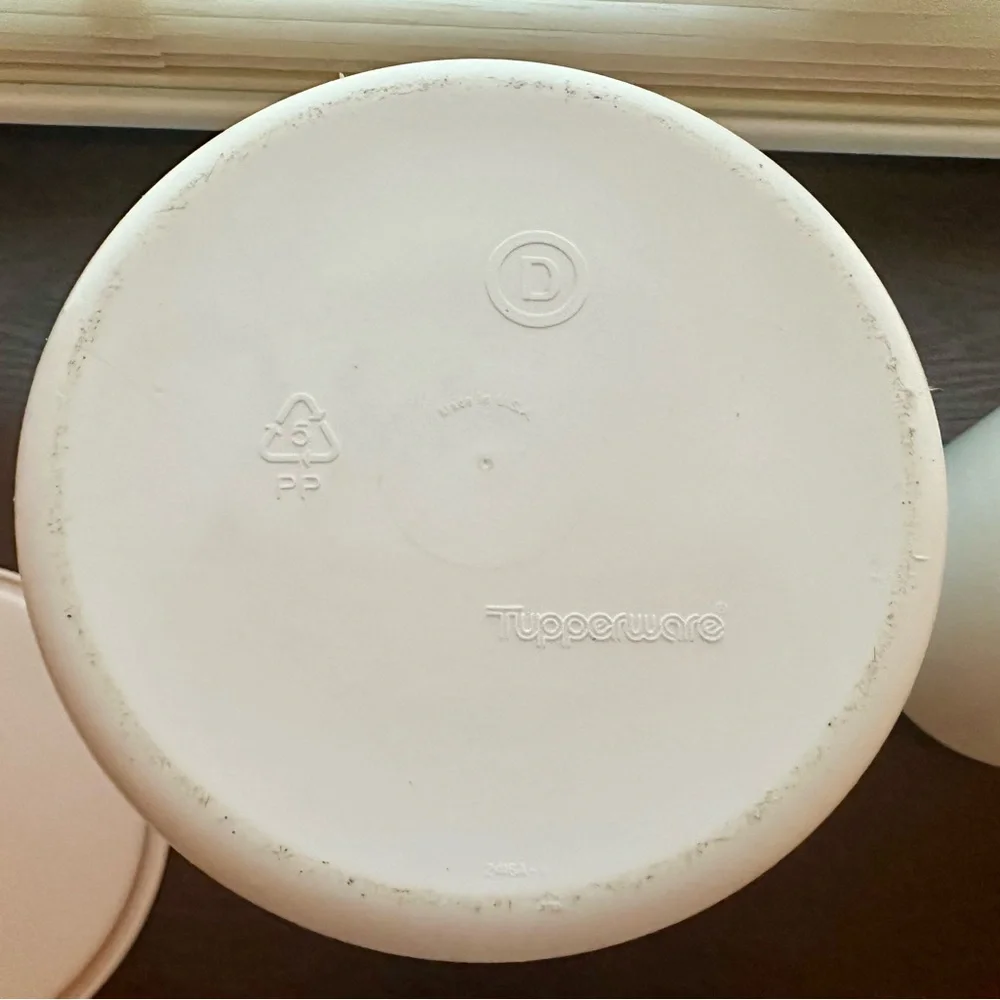 Tupperware set nesting