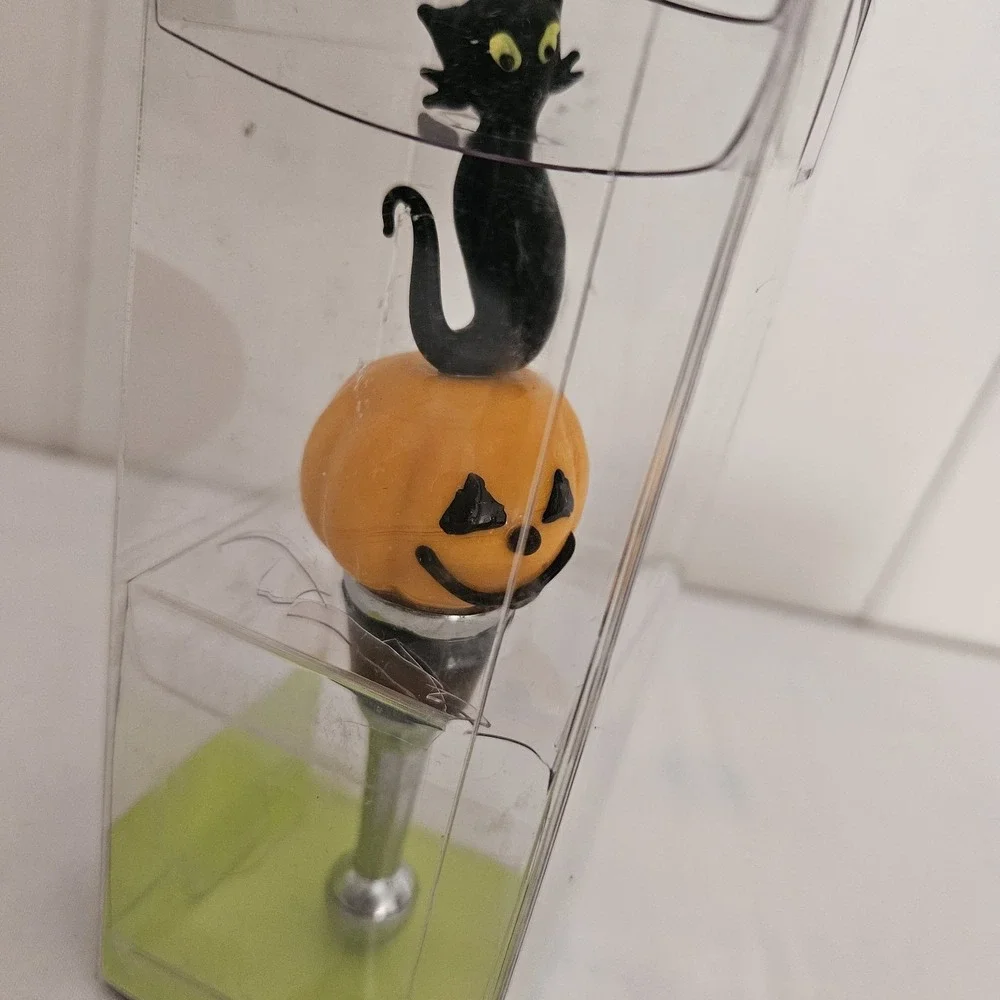 Pier 1 Halloween Bottle Stopper ~ Black Cat on a Pumpkin