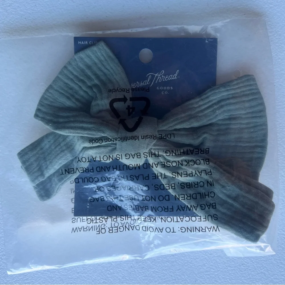 Universal Thread barrette thread