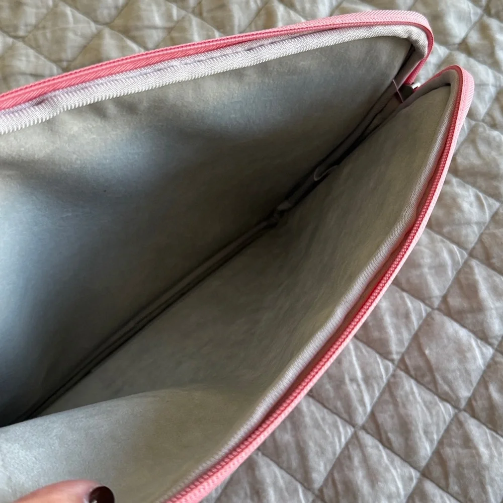 N/A padded laptop