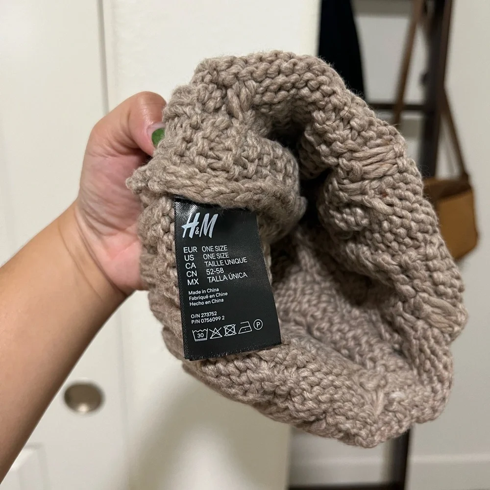 H&M pompom beanie