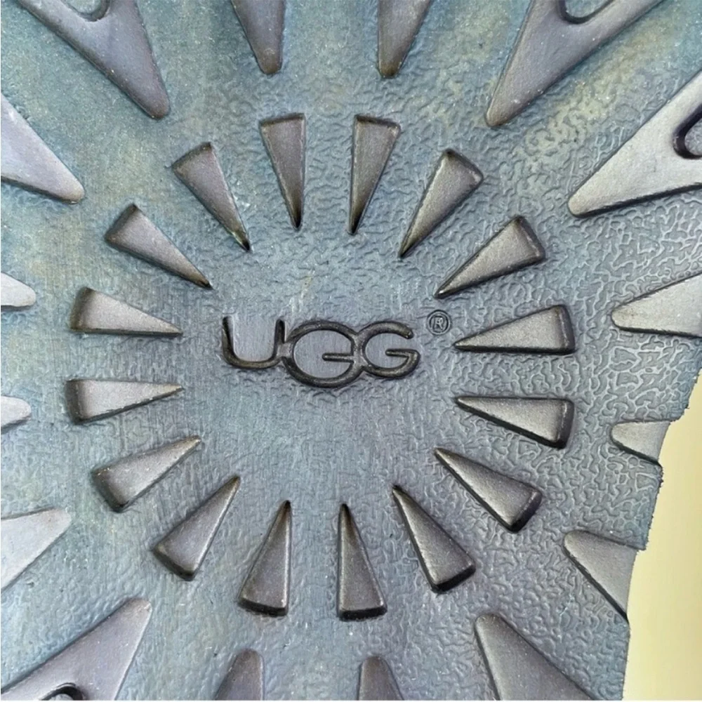 UGG chukka present outsole