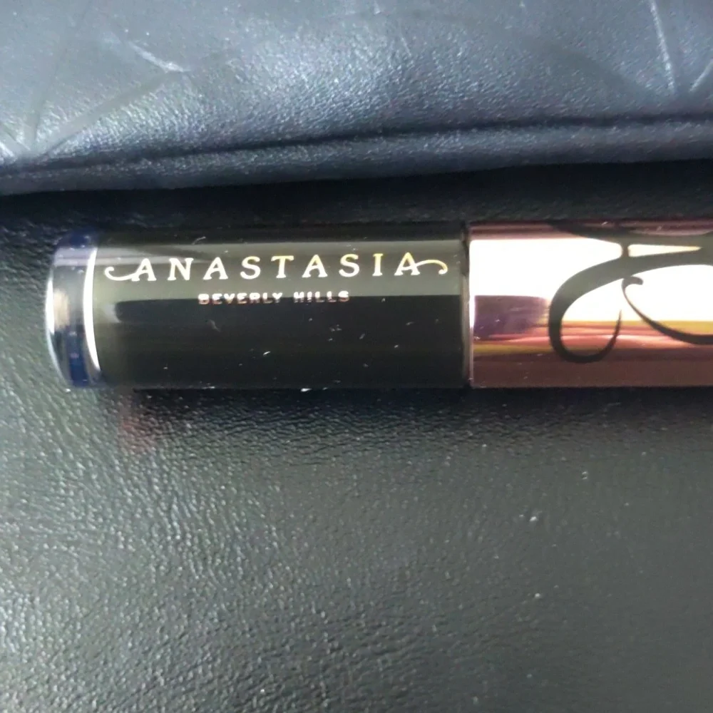 Anastasia Beverly Hills shades by