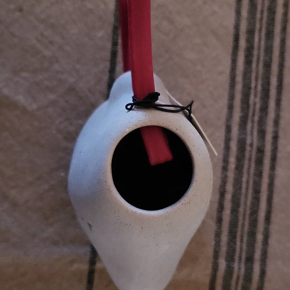 Top Fin features modern