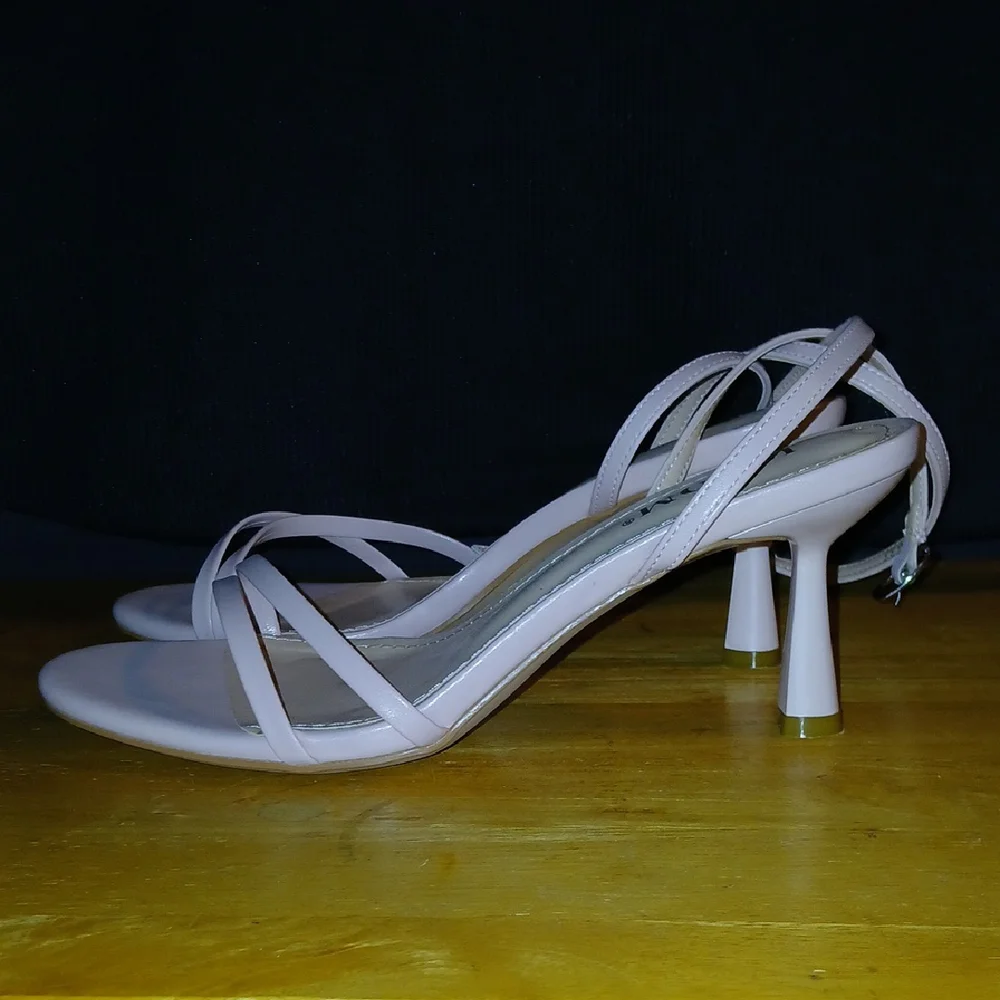 Isnom shoes style