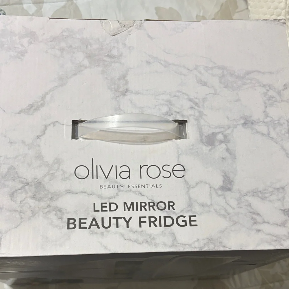 Olivia Rose organize features rose