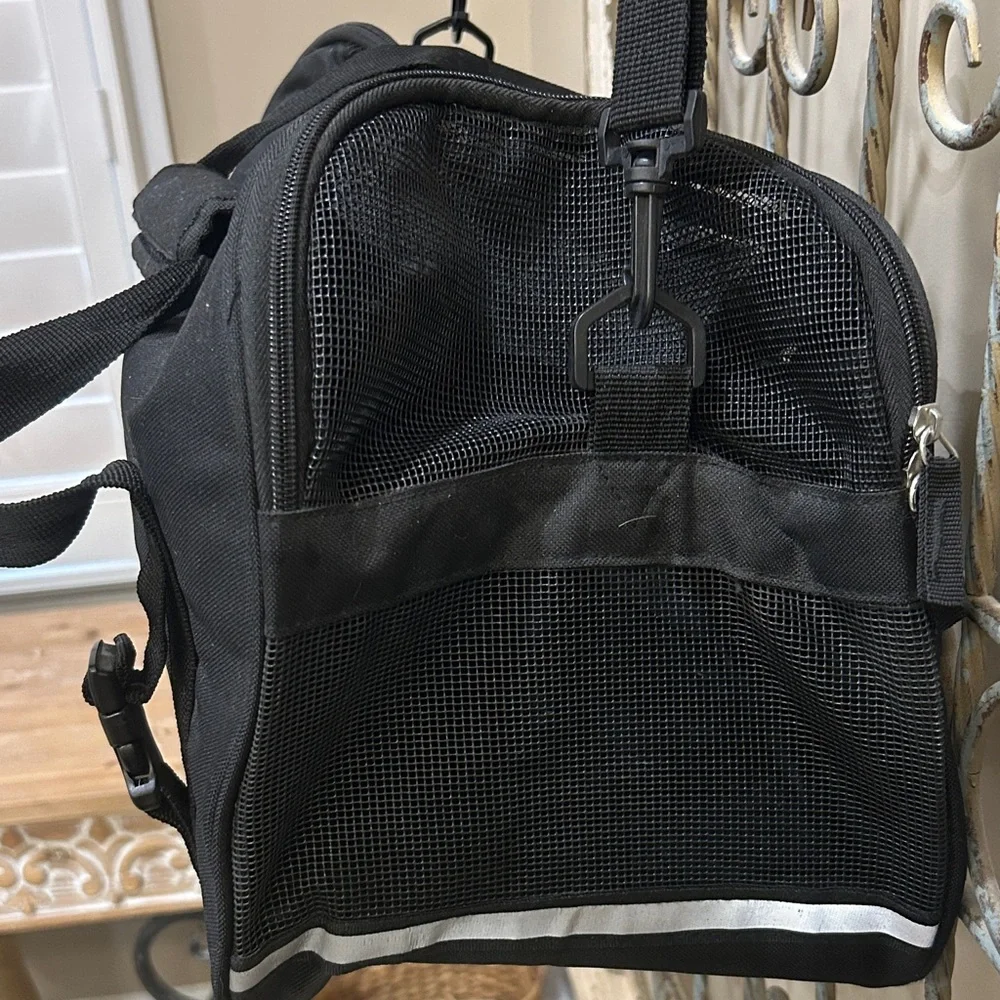 PETTOM pet carrier