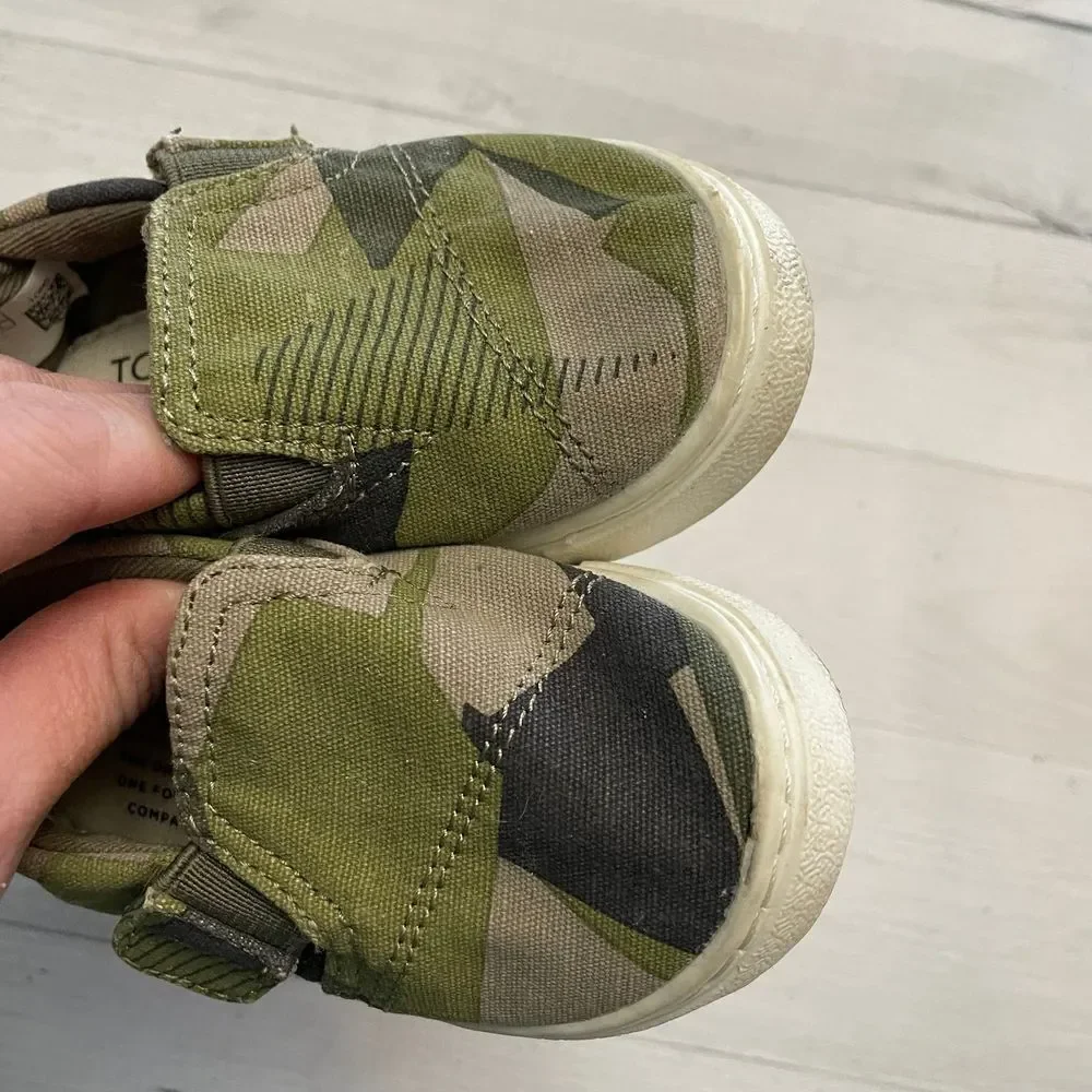 Toms baby shoes