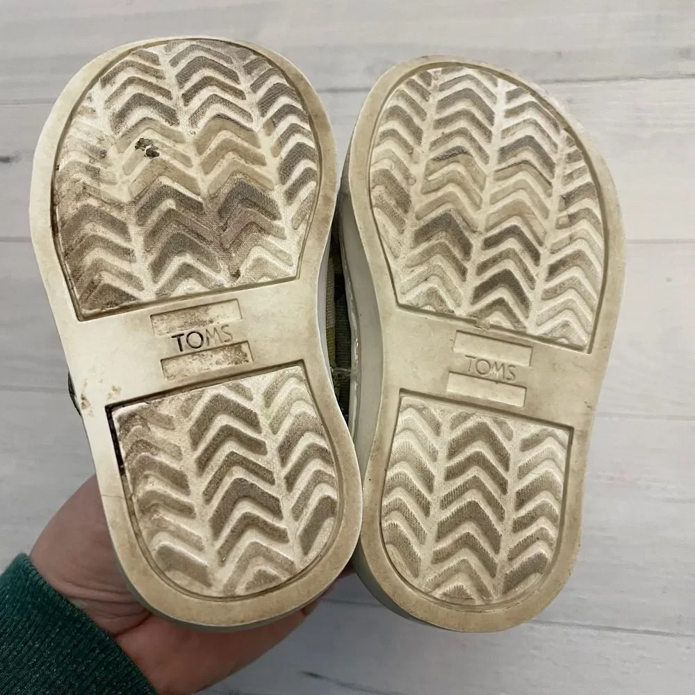 Toms baby shoes