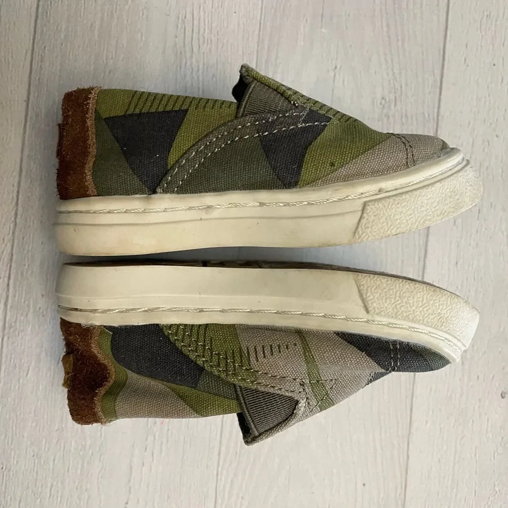 Toms baby shoes