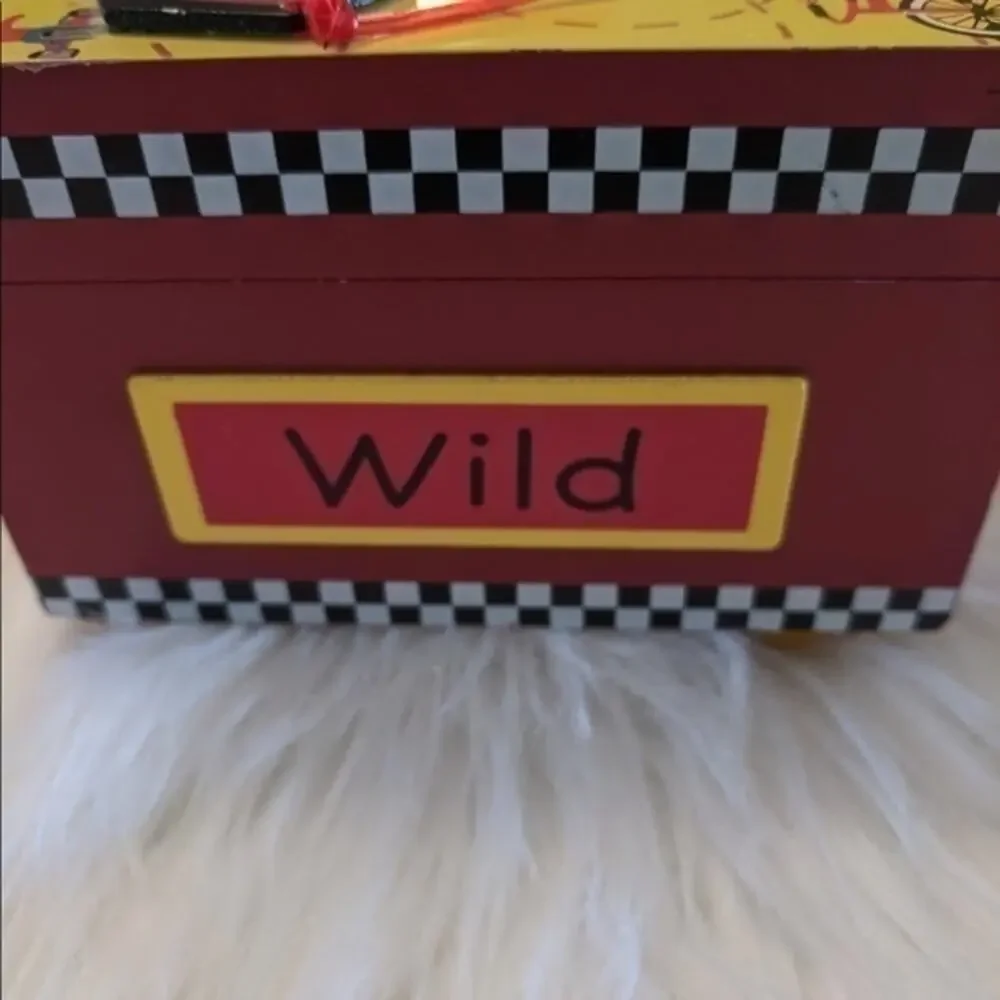 SO SEONG wooden box