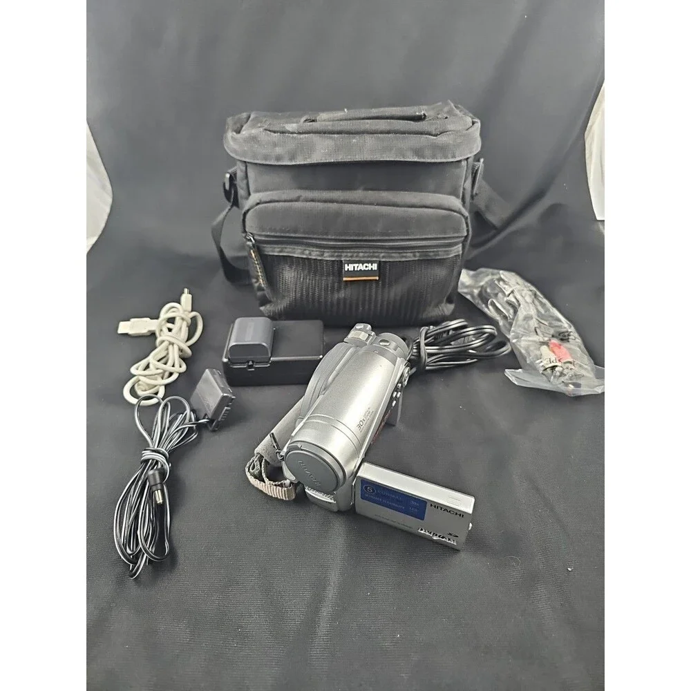 Hitachi dz-gx5080a DVD Camcorder, With Accessories Tested Working Needs Battery