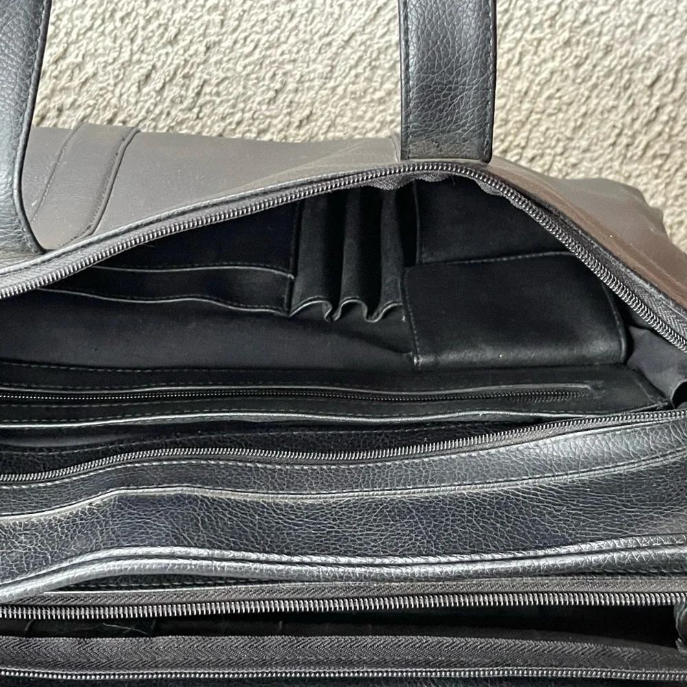 N/A laptop briefcase
