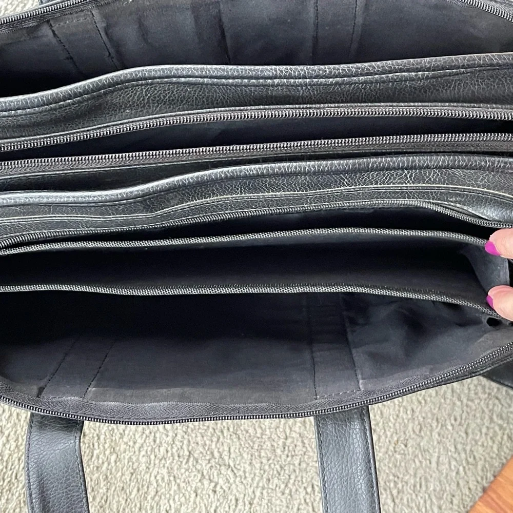 N/A laptop briefcase
