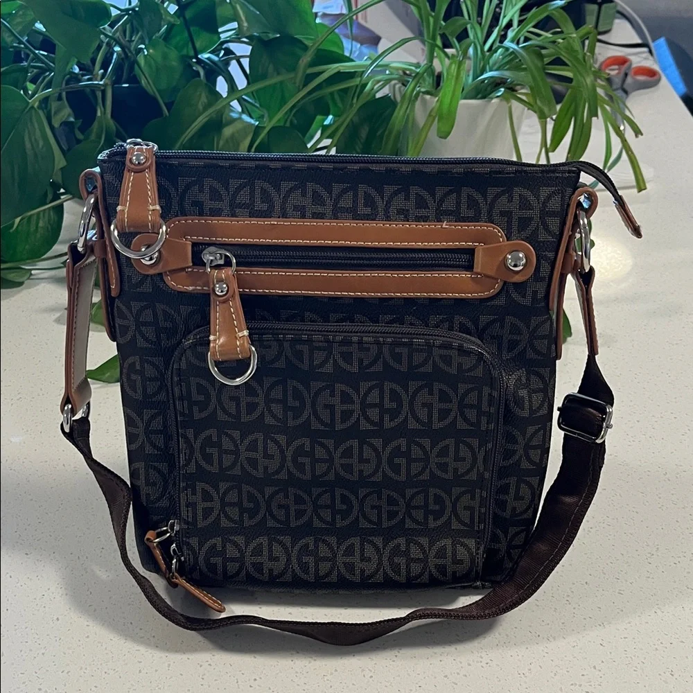 Giani Bernini chic messenger