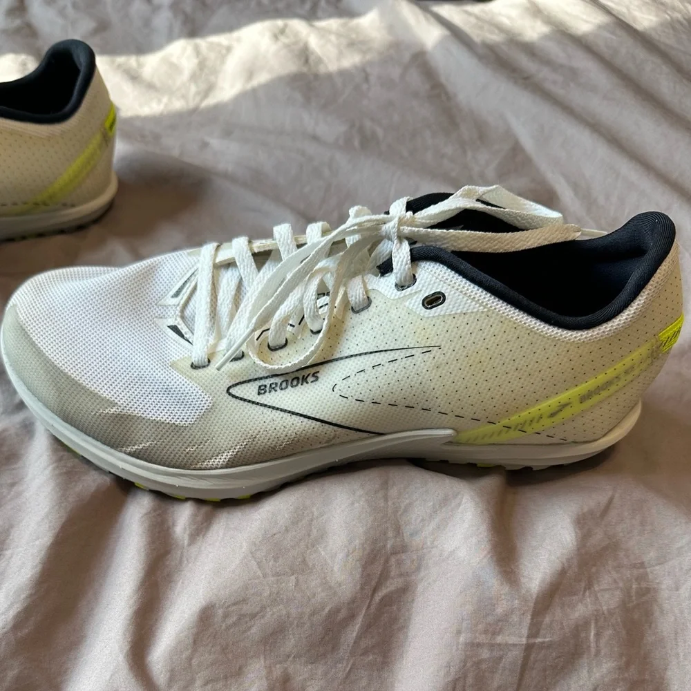 Brooks sleek athletic