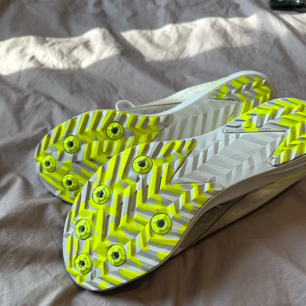 Brooks sleek athletic