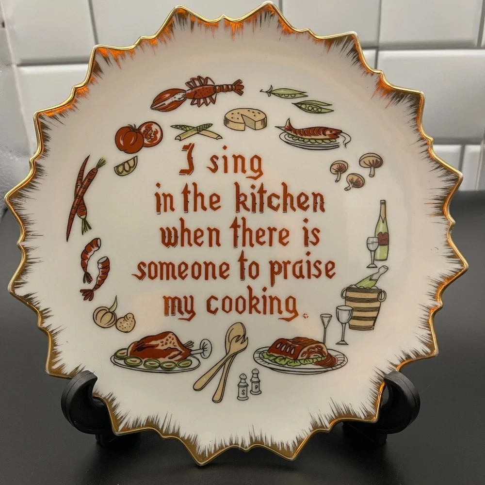 Hanging Plate “I Sing In The Kitchen When There Is Someone To Praise My Cooking”