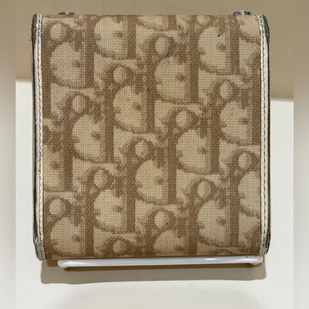Dior wallet cream