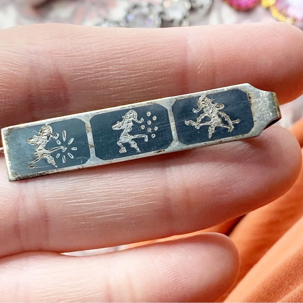 Vintage clip tie siam