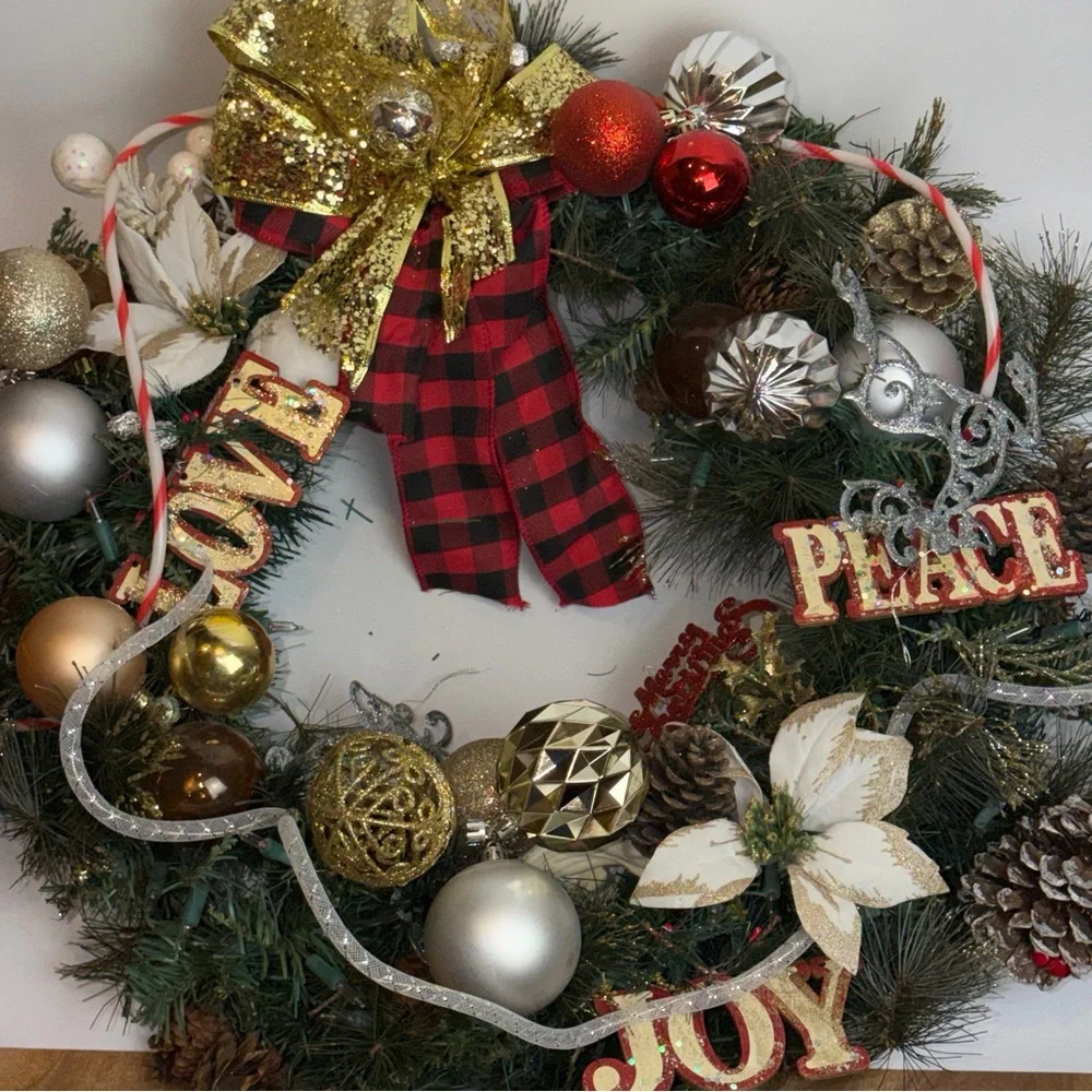 Festive Holiday Wreath with Gold and Red Accents