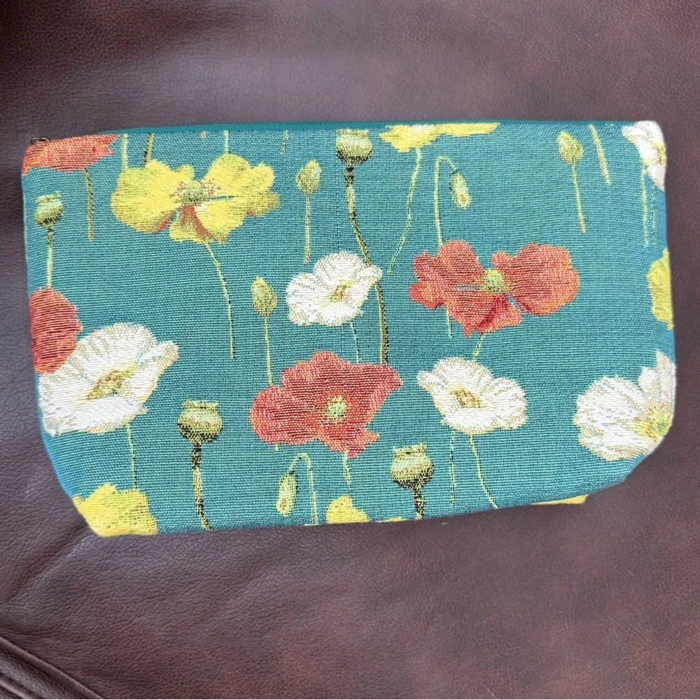 Belly Moden poppy keep cosmetics