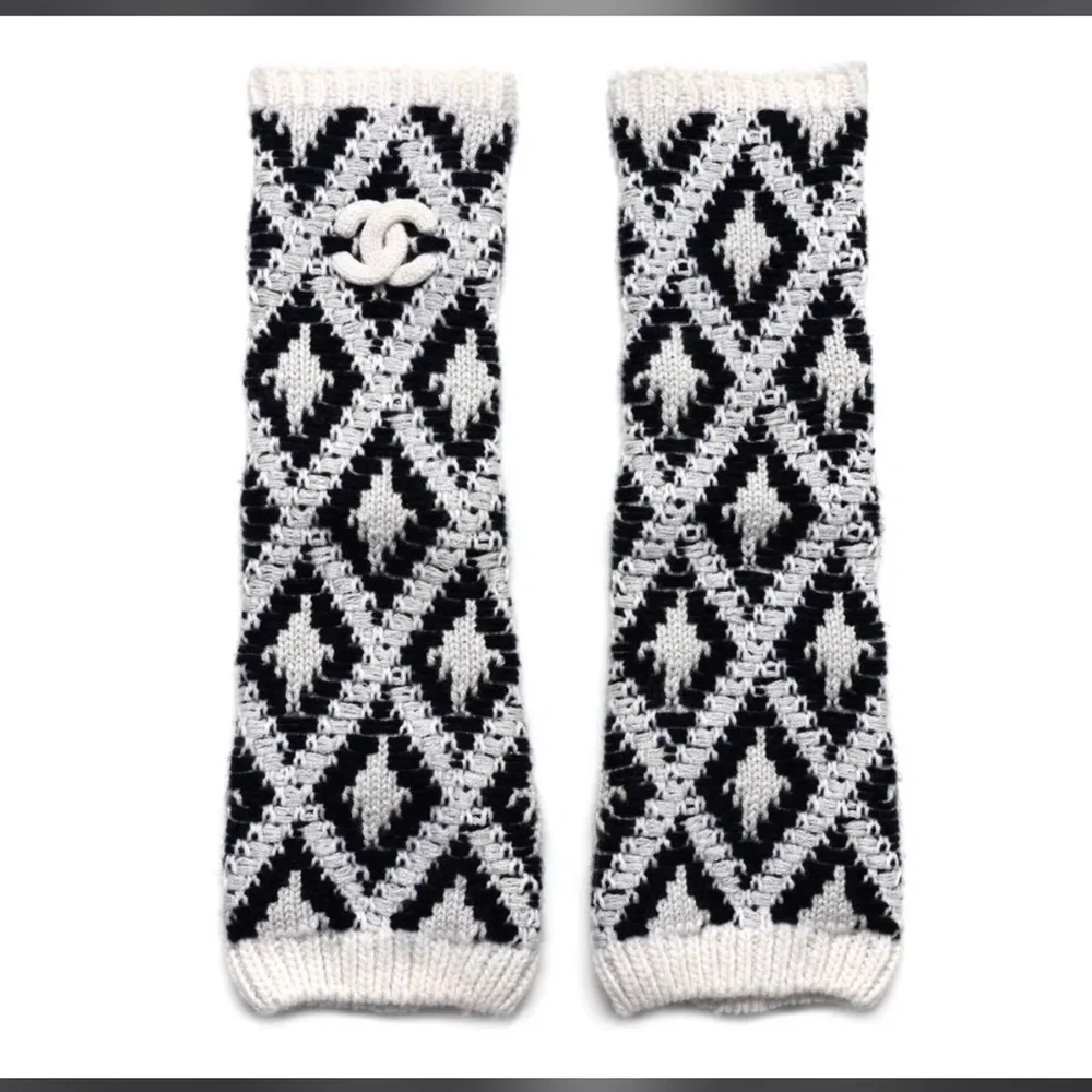 *Beautiful* Chanel - Navy & Grey Cashmere CC Cable Knit - Fingerless Gloves