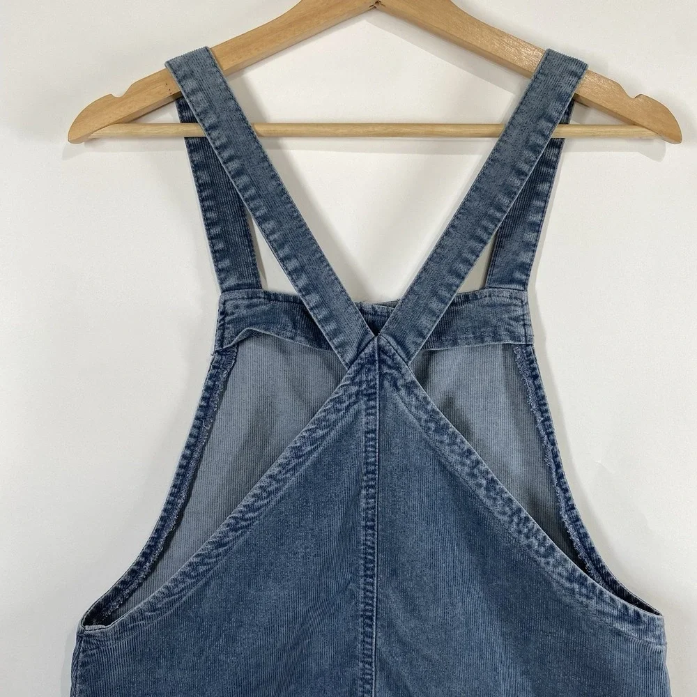 American Eagle Outfitters gently right minor