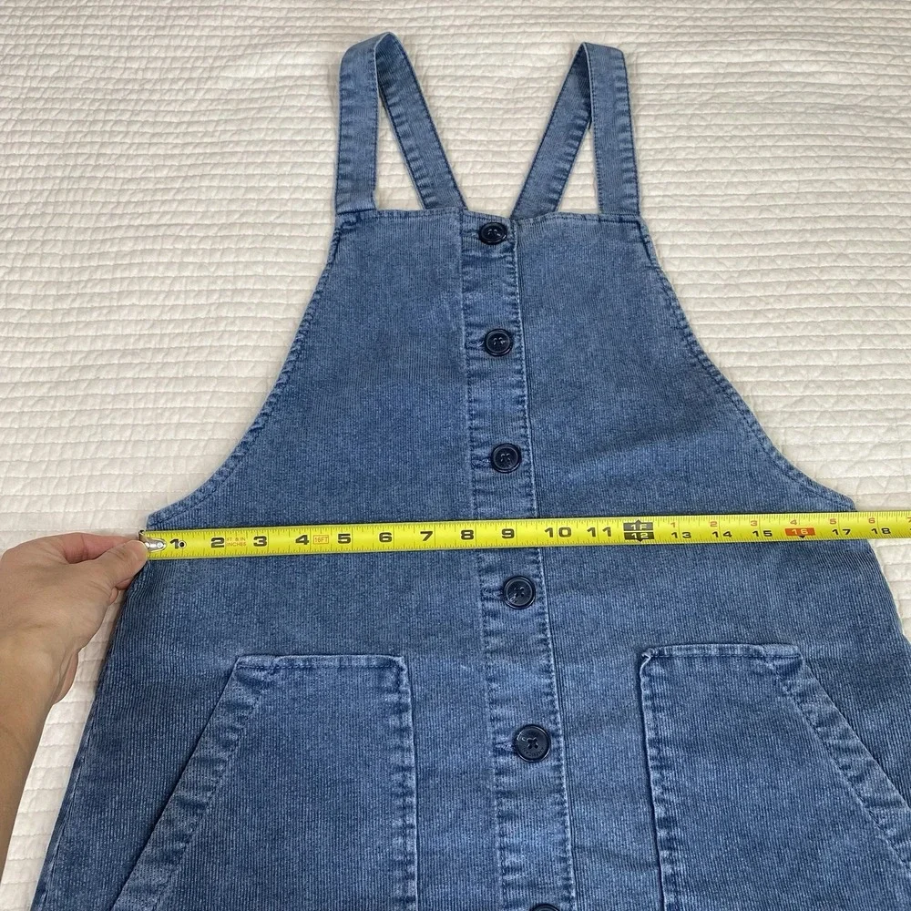 American Eagle Outfitters hem minor button