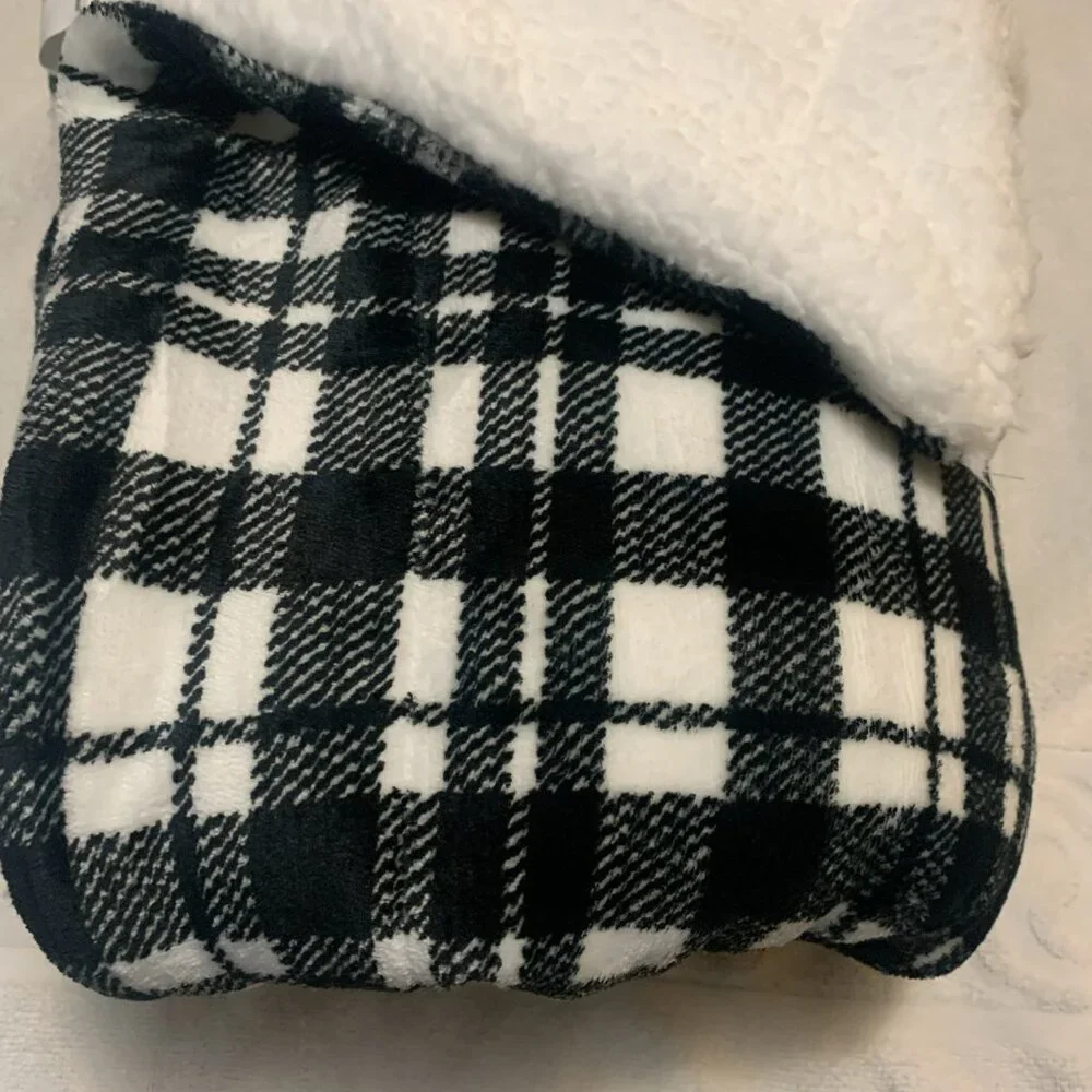 Tommy Bahama Plush Black White Plaid Flannel Sherpa Blanket 50 x 70