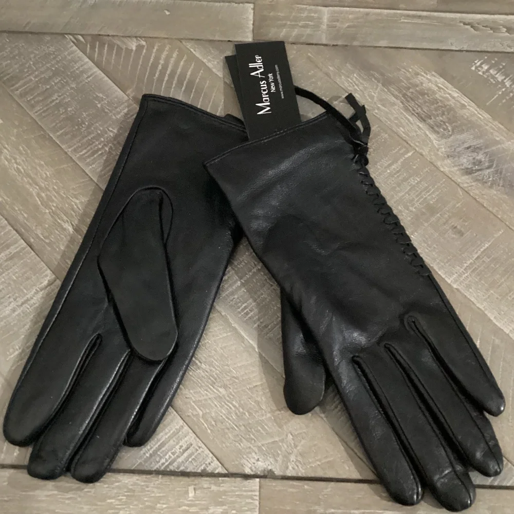 MARCUS ADLER Stitched Leather Gloves, size L