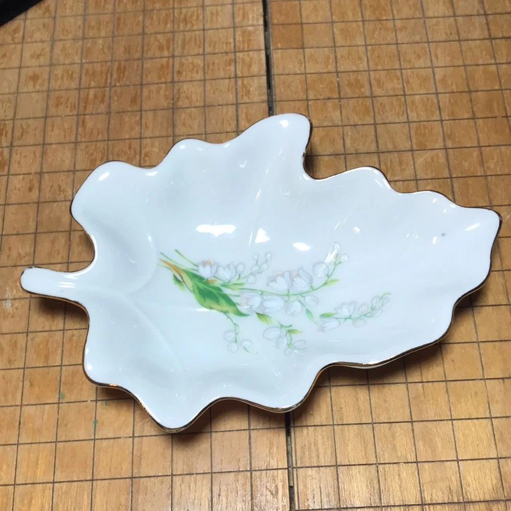 Lefton white floral