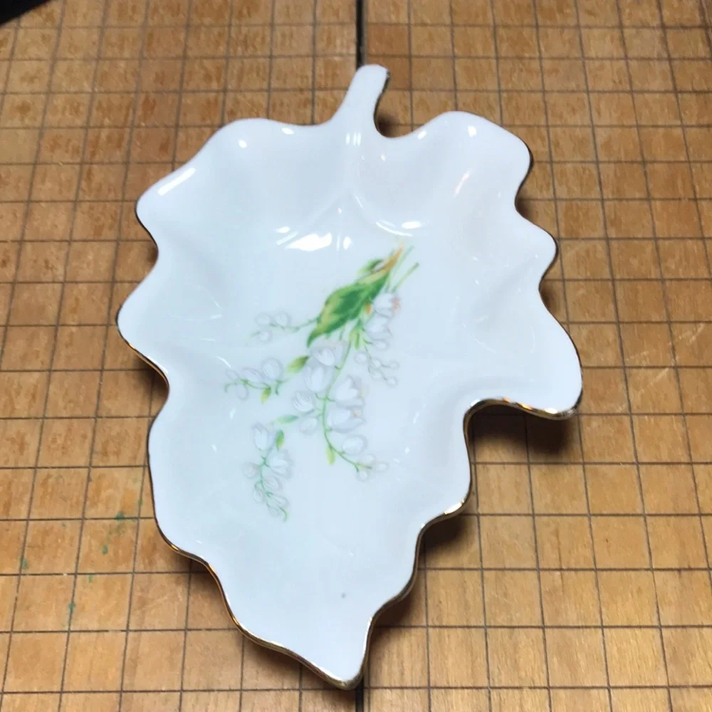 Lefton white floral