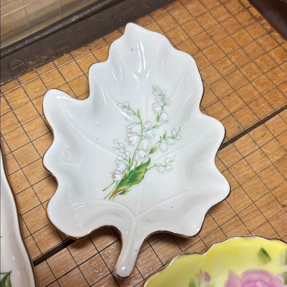 Lefton white floral