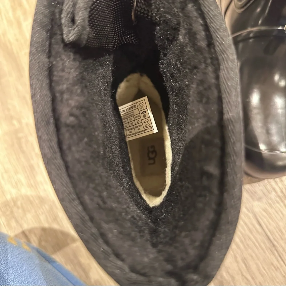 UGG raincloud lace