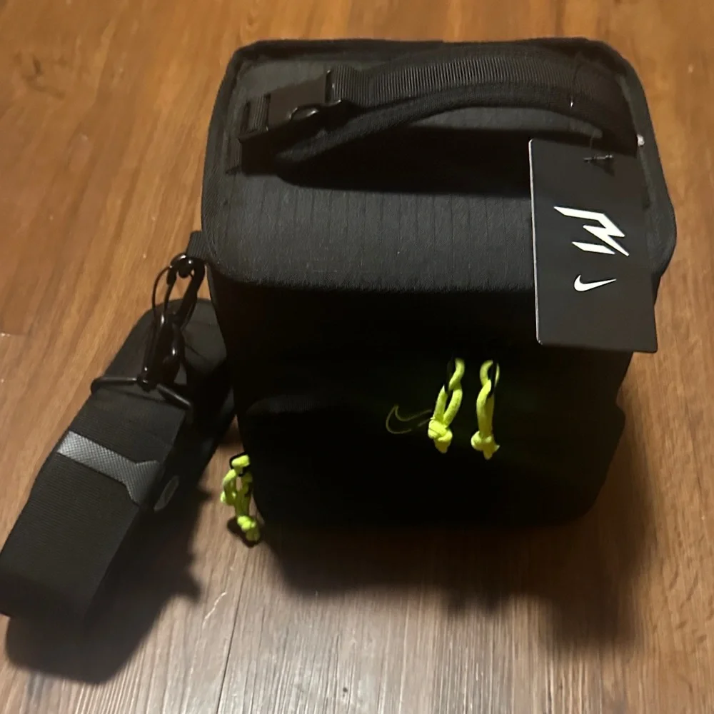 N/A accents neon