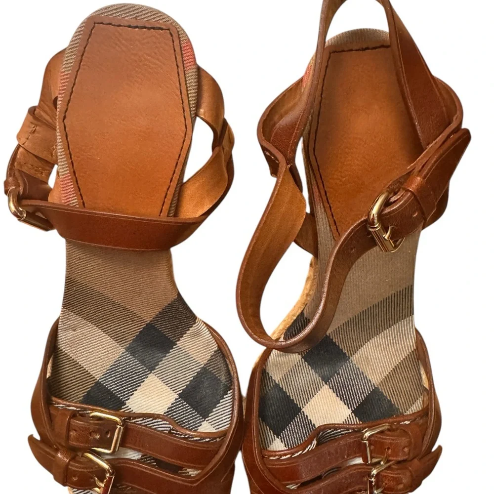 Burberry tan leather