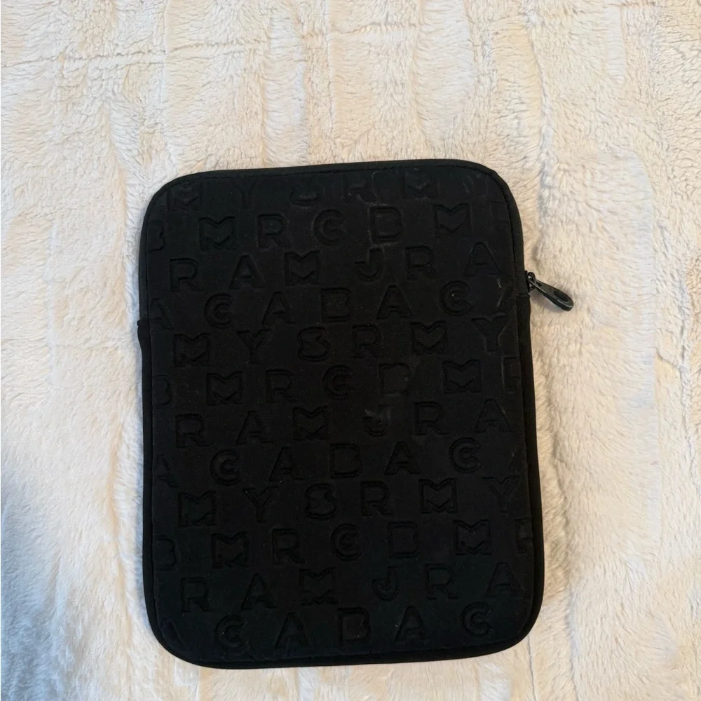 Marc Jacobs sleek black