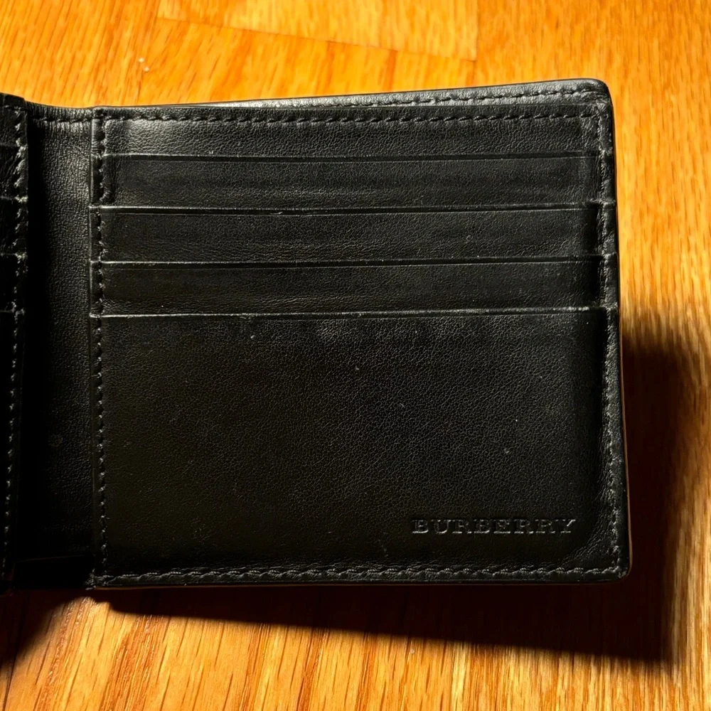 Burberry authentic black