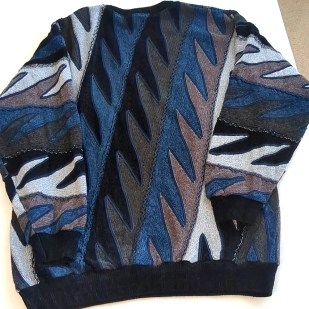 Tundra Men's Vintage 90s Shark Tooth Abstract Cosby Coogi Style Sweater 3D