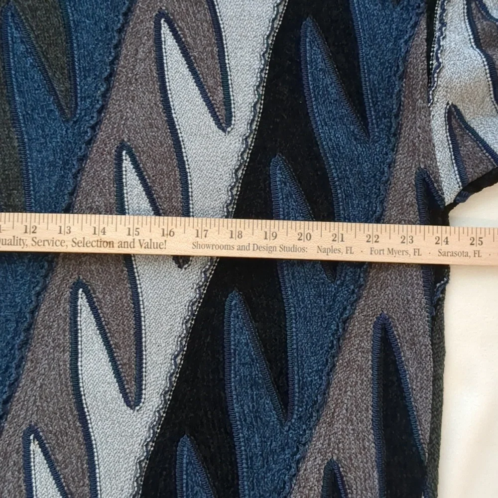 Tundra Men's Vintage 90s Shark Tooth Abstract Cosby Coogi Style Sweater 3D